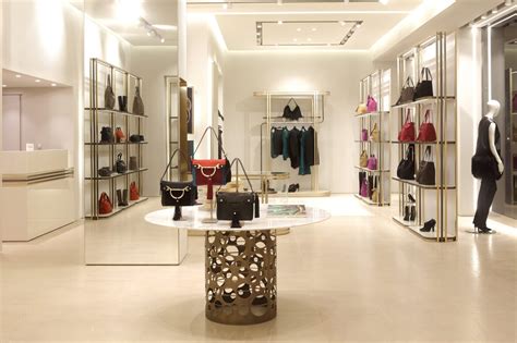 negozio di borse chanel in costa saragozza a bologna
